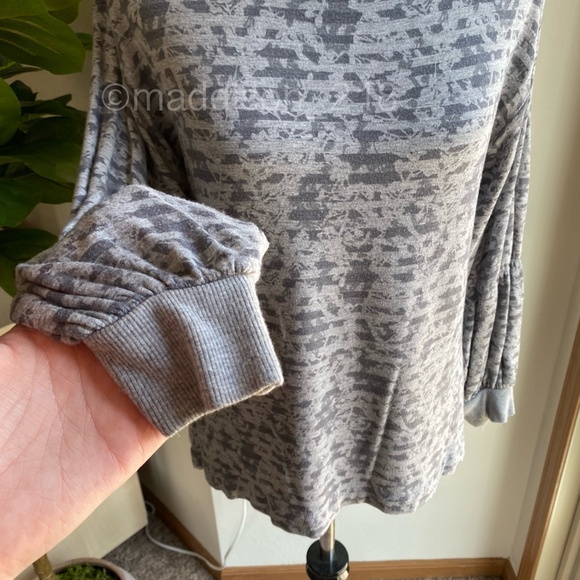 Lou & Grey Anthropologie Balloon Sleeve Striped Floral Pullover M - Picture 5 of 9